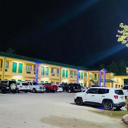 Scottish Inn & Suites Hankamer Exterior photo