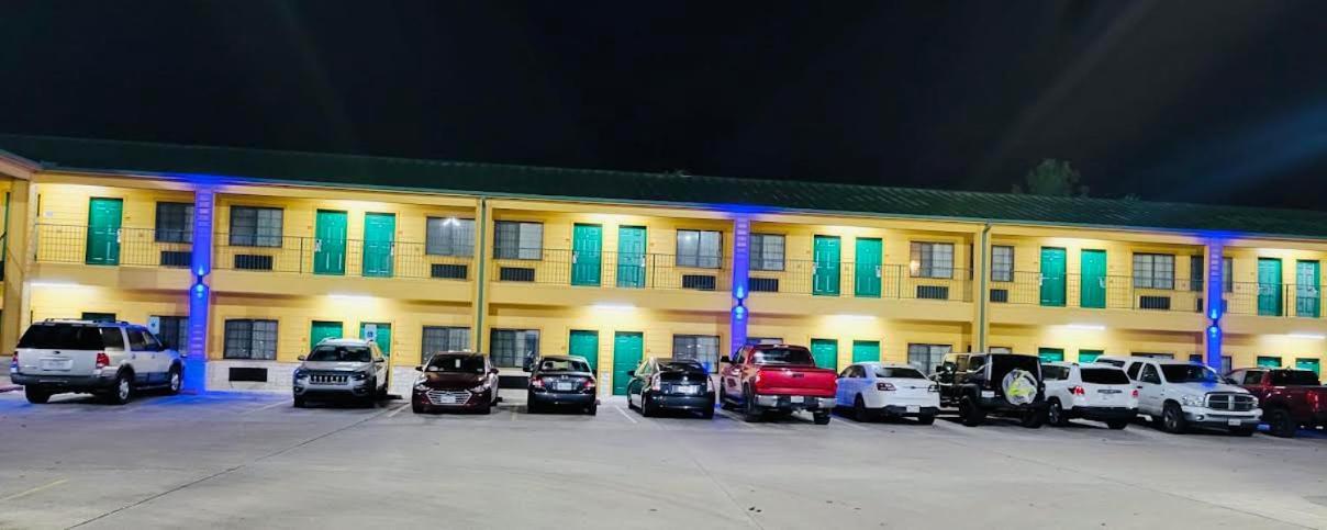 Scottish Inn & Suites Hankamer Exterior photo