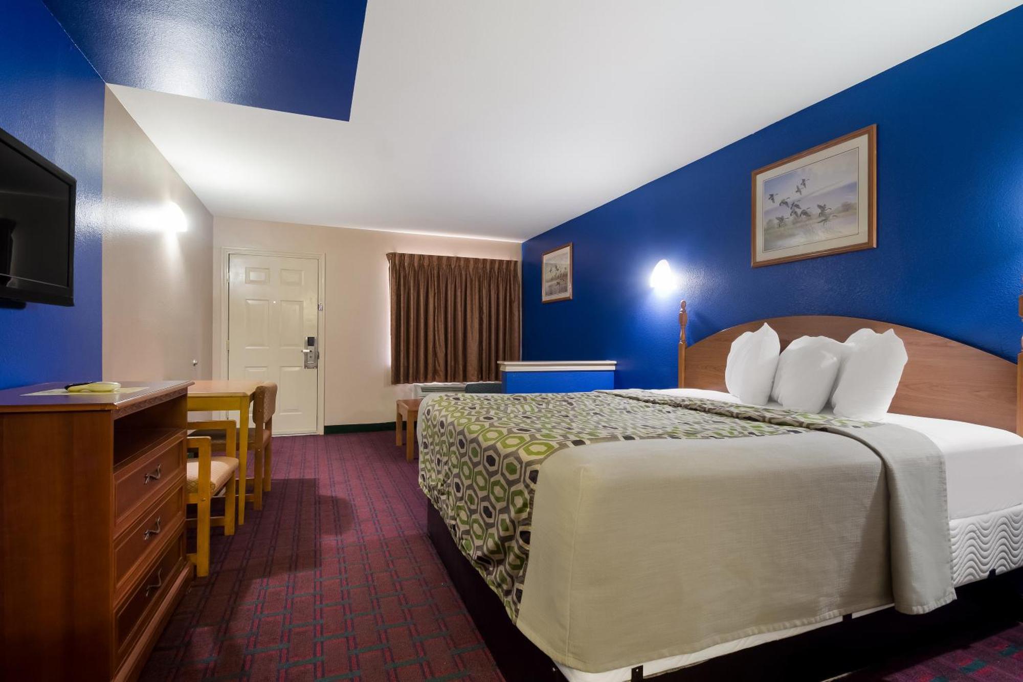 Scottish Inn & Suites Hankamer Exterior photo