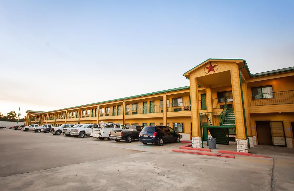 Scottish Inn & Suites Hankamer Exterior photo